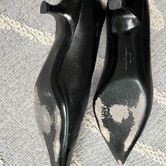 Salvatore Ferragamo black pointed dress heels. - Picture 4 of 8
